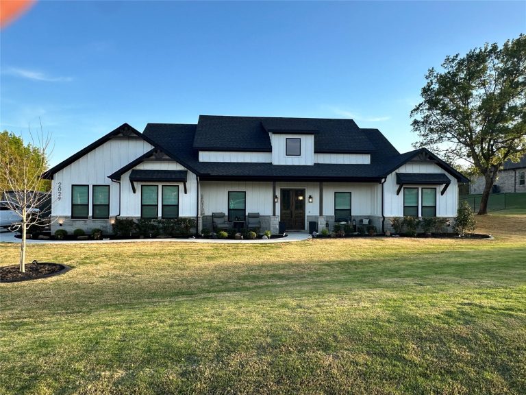 Property Photo of 2029 Shady Creek Crossing, Azle 76020 – Home for Sale in Azle
