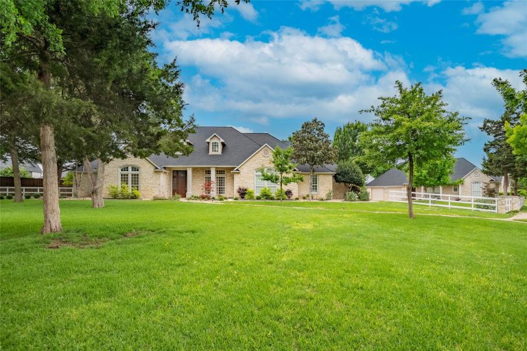 Property Photo of 2202 Somerset, Midlothian 76065 – Home for Sale in Midlothian