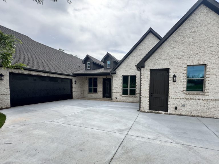 Property Photo of 7016 Westover Drive, Granbury 76049 – Home for Sale in Granbury