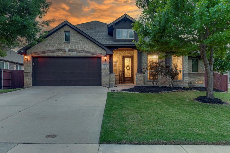 Property Photo of 1505 Park Meadow Drive, Midlothian 76065 – Home for Sale in Midlothian