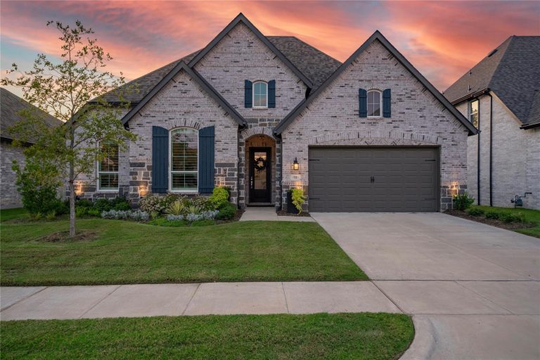 Property Photo of 518 Hidden Creek Parkway, Van Alstyne 75495 – Home for Sale in Van Alstyne