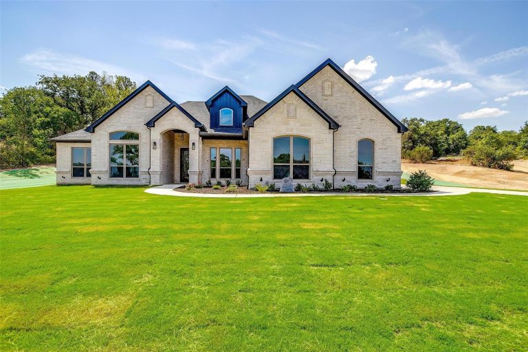 Property Photo of 1007 Meadow Wood Terrace, Azle 76020 – Home for Sale in Azle