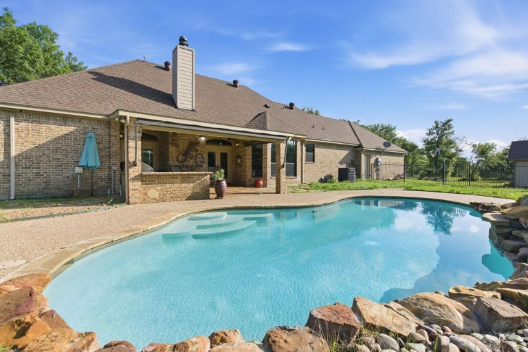 Property Photo of 128 Horizon Circle, Azle 76020 – Home for Sale in Azle