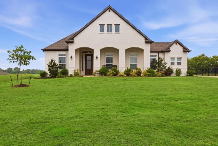 Property Photo of 6008 Glenwood Drive, Joshua 76058 – Home for Sale in Joshua