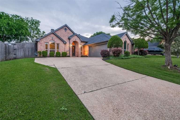 Property Photo of 1021 Muirfield Drive, Mansfield 76063 – Home for Sale in Mansfield