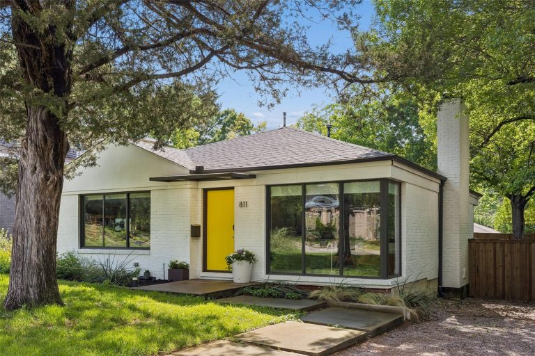 Property Photo of 811 N Oak Cliff Boulevard, Dallas 75208 – Home for Sale in Dallas