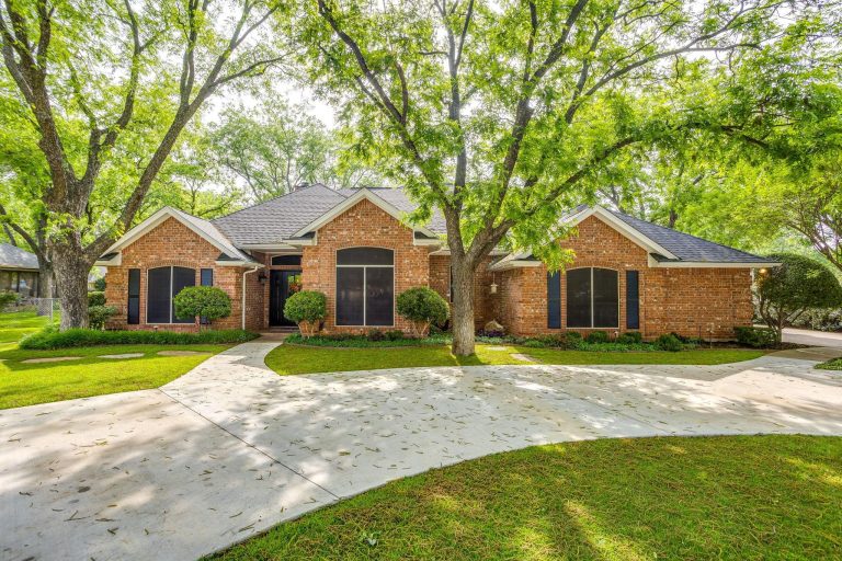 Property Photo of 6203 Prospect Hill Drive, Granbury 76049 – Home for Sale in Granbury