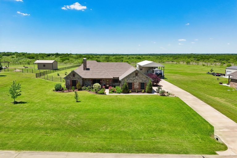 Property Photo of 1287 Chartres, Oak Ridge 75142 – Home for Sale in Oak Ridge