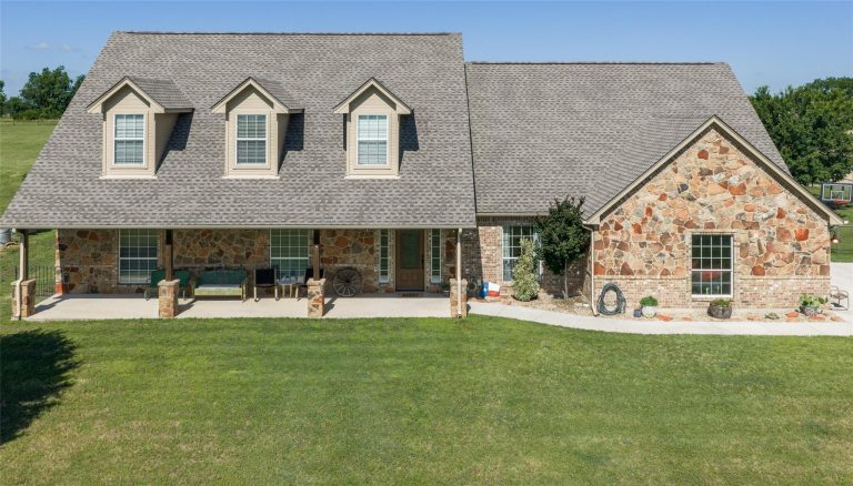 Property Photo of 724 Zion, Rhome 76078 – Home for Sale in Rhome
