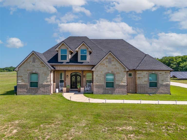 Property Photo of 1221 Fm 272, Leonard 75452 – Home for Sale in Leonard