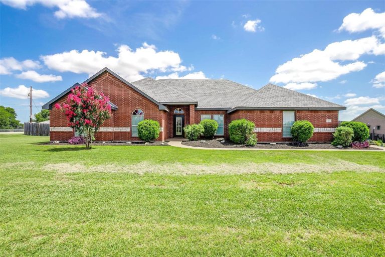 Property Photo of 101 Springfield Lane, Red Oak 75165 – Home for Sale in Red Oak