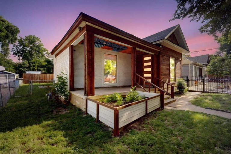 Property Photo of 712 W 8th Street, Dallas 75208 – Home for Sale in Dallas