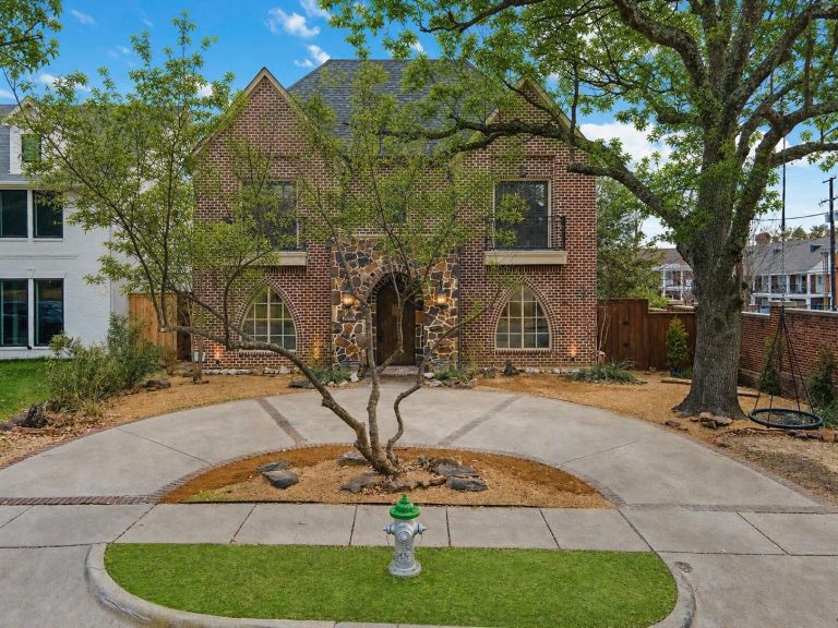 Property Photo of 2945 Dyer Street, University Park 75205 – Home for Sale in University Park