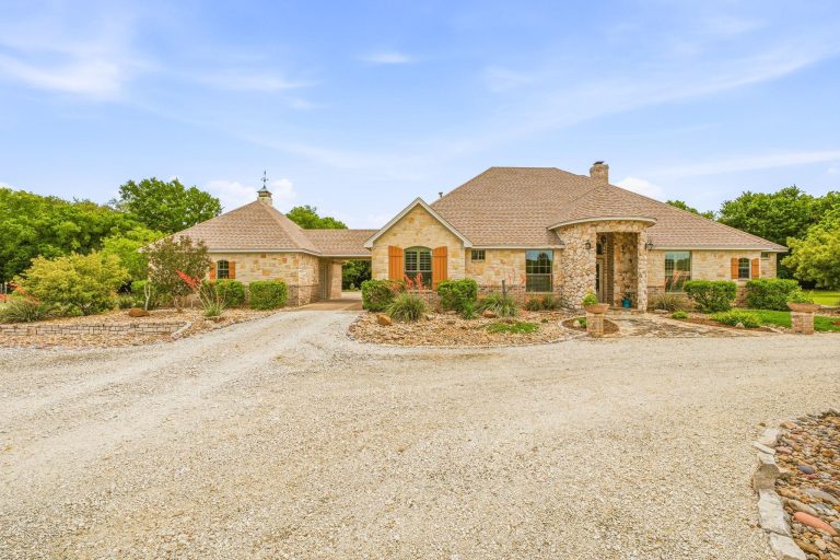 Property Photo of 1384 Rock Creek Drive, Glen Rose 76043 – Home for Sale in Glen Rose