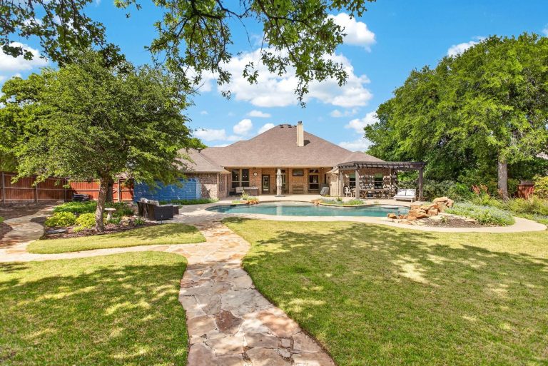 Property Photo of 200 Golden Arrow Drive, Weatherford 76087 – Home for Sale in Weatherford