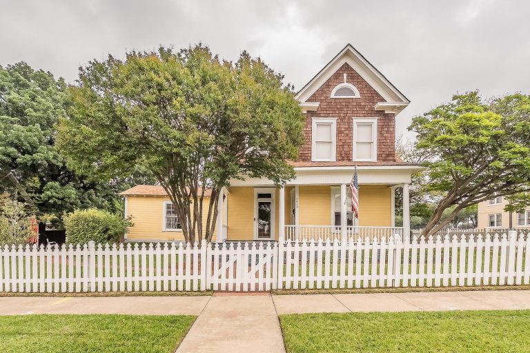Property Photo of 1419 Lipscomb Street, Fort Worth 76104 – Home for Sale in Fort Worth