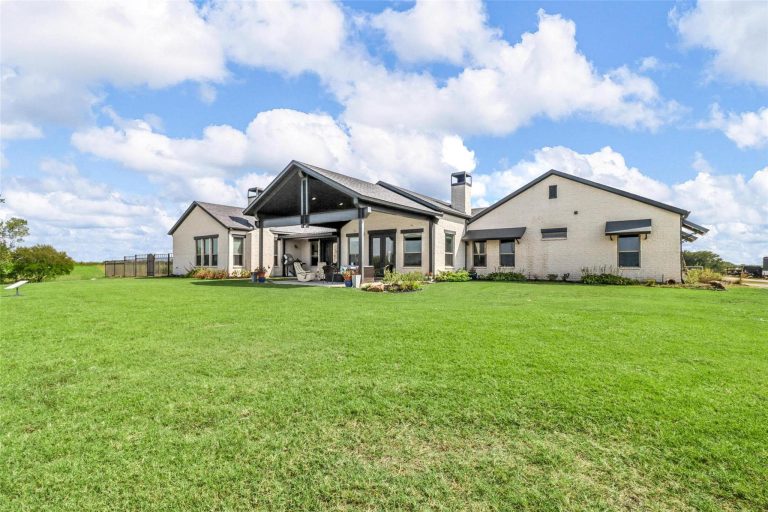 Property Photo of 6910 County Road 662, Farmersville 75442 – Home for Sale in Farmersville
