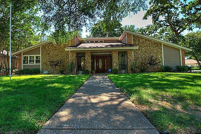 Property Photo of 2850 Creekwood Drive, Grapevine 76051 – Home for Sale in Grapevine