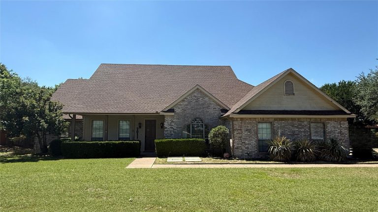 Property Photo of 7011 Singleton Road, Midlothian 76065 – Home for Sale in Midlothian