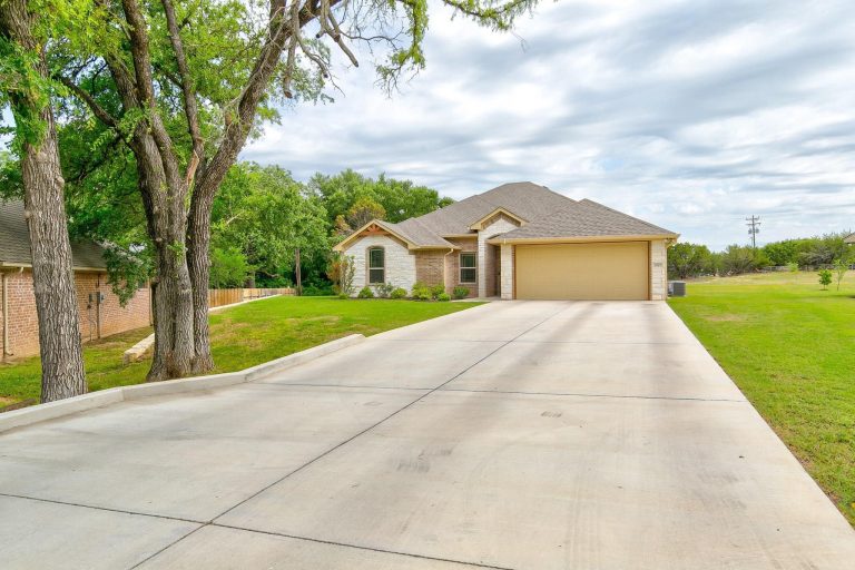 Property Photo of 3907 Del Rio Court, Granbury 76049 – Home for Sale in Granbury