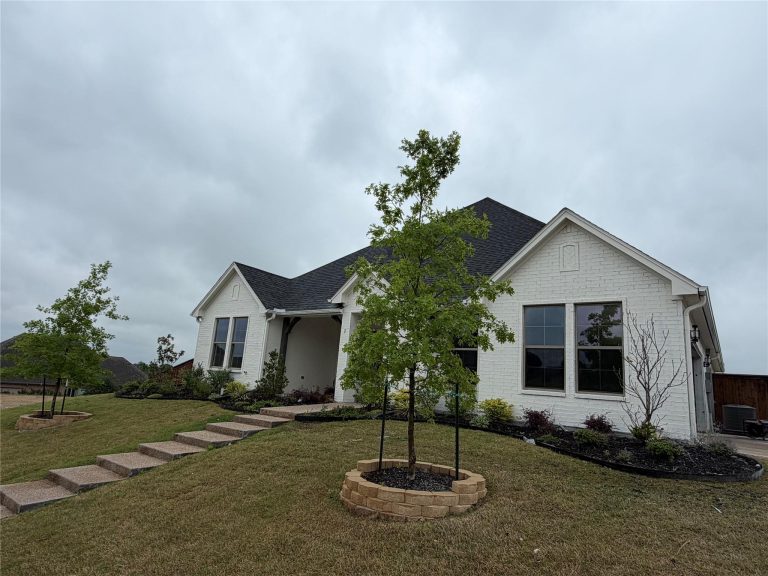 Property Photo of 10813 Alta Sierra Drive, Benbrook 76126 – Home for Sale in Benbrook