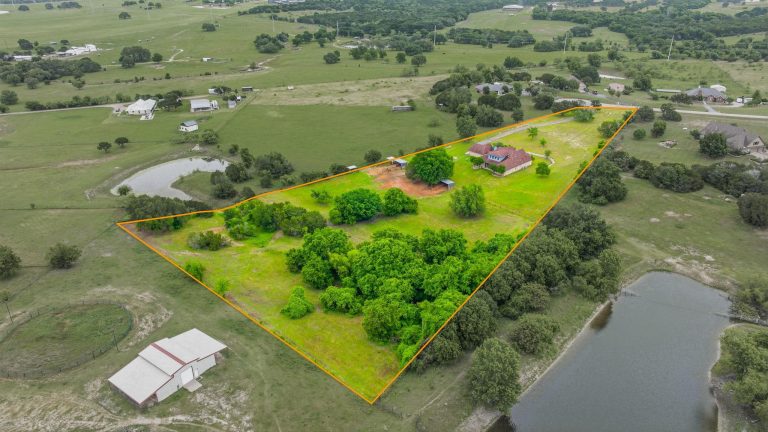 Property Photo of 1914 Bentwater Parkway, Granbury 76049 – Home for Sale in Granbury