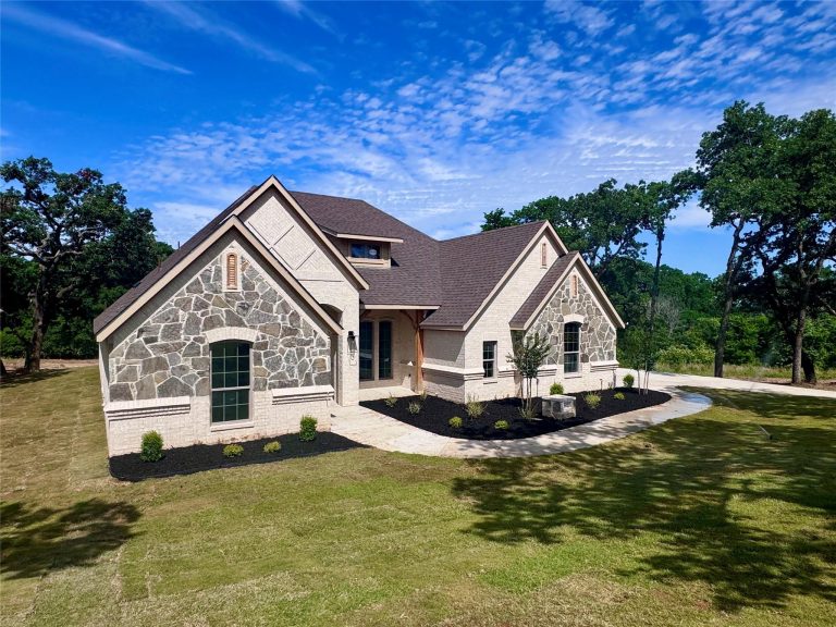 Property Photo of 5025 Glenoaks Court, Weatherford 76088 – Home for Sale in Weatherford