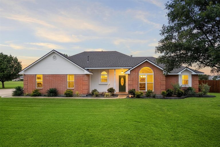 Property Photo of 123 Catawba Road, Waxahachie 75165 – Home for Sale in Waxahachie