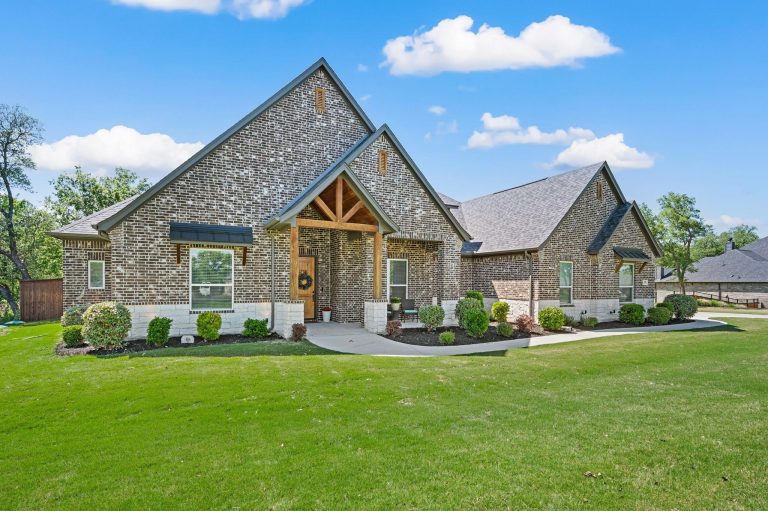 Property Photo of 200 Clayton Crossing, Springtown 76082 – Home for Sale in Springtown