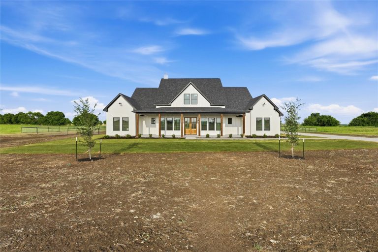 Property Photo of 7289 Christina Circle, Krum 76208 – Home for Sale in Krum