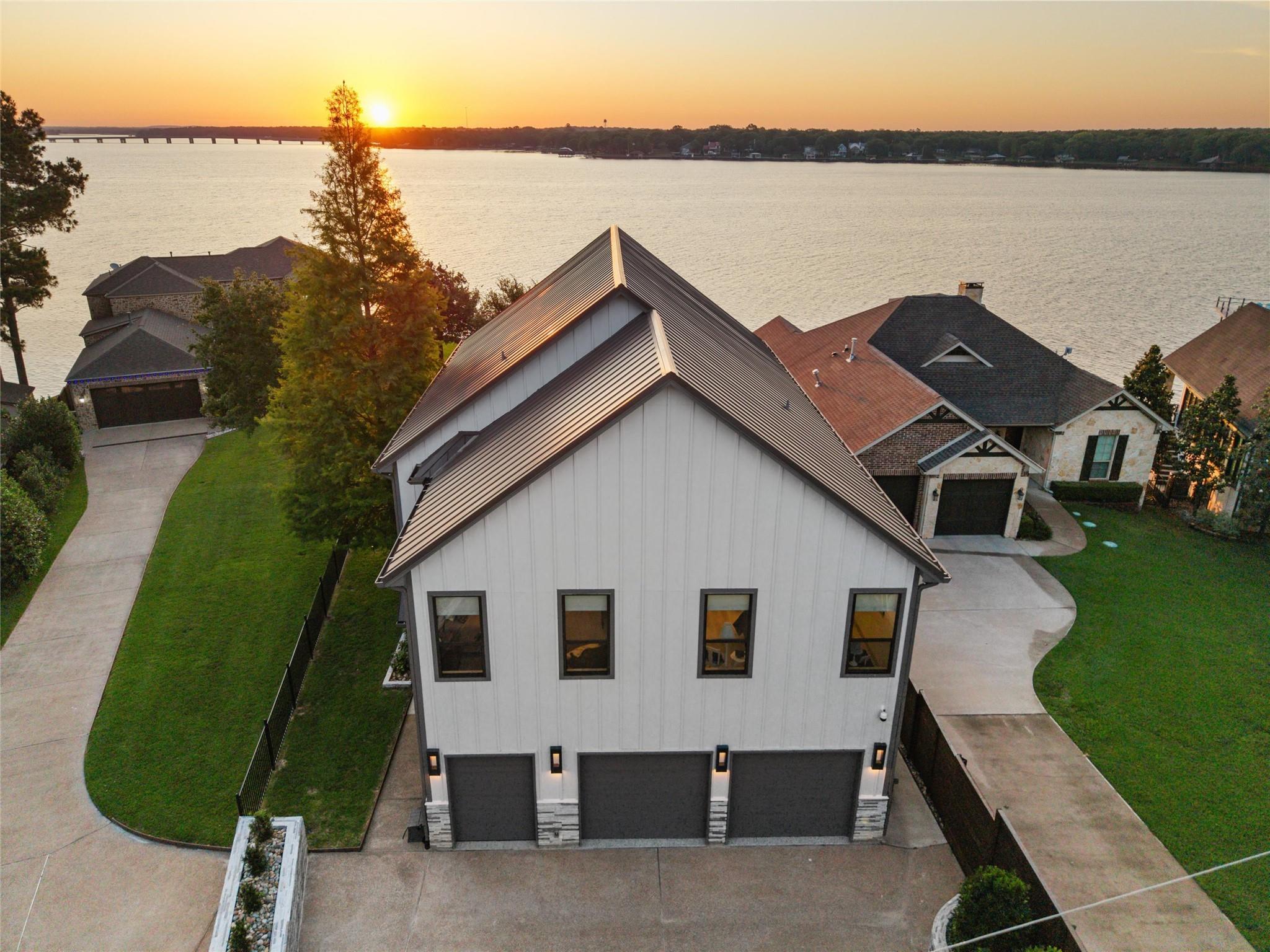 Property photo 01 of 158 Surls Drive | MLS #21267775