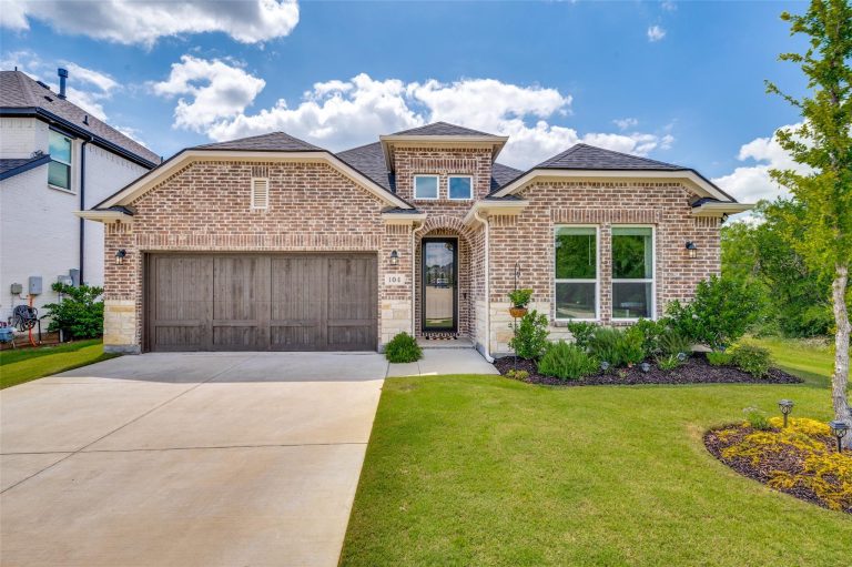 Property Photo of 104 Lakeview Drive, Oak Point 75068 – Home for Sale in Oak Point