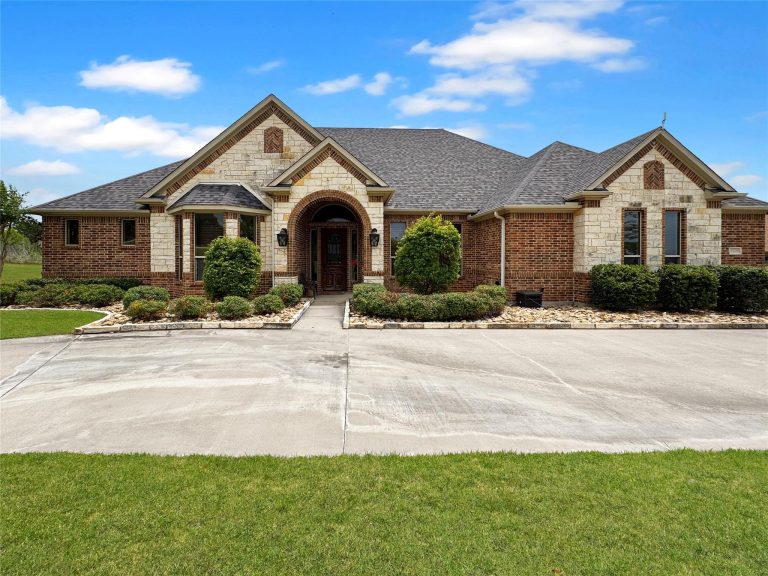 Property Photo of 6509 Ladybank Court W, Cleburne 76033 – Home for Sale in Cleburne