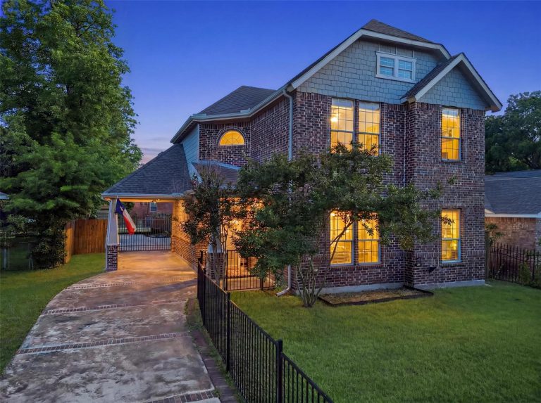 Property Photo of 612 W 8th Street, Dallas 75208 – Home for Sale in Dallas