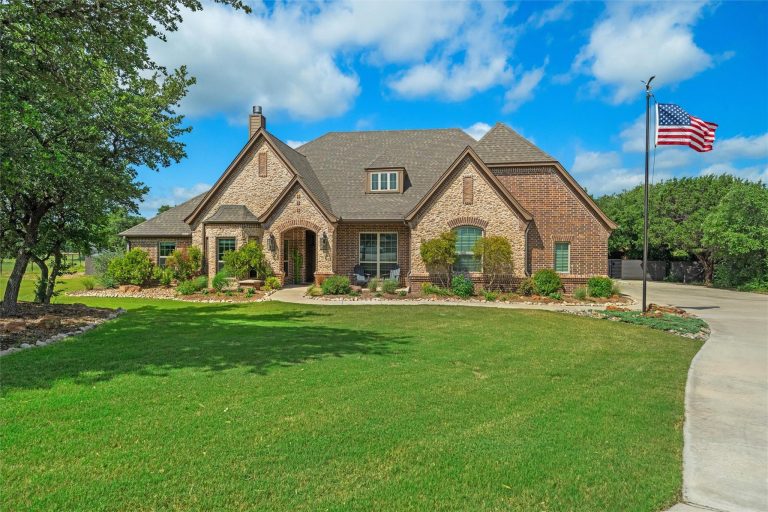 Property Photo of 119 Rasha Drive, Azle 76020 – Home for Sale in Azle