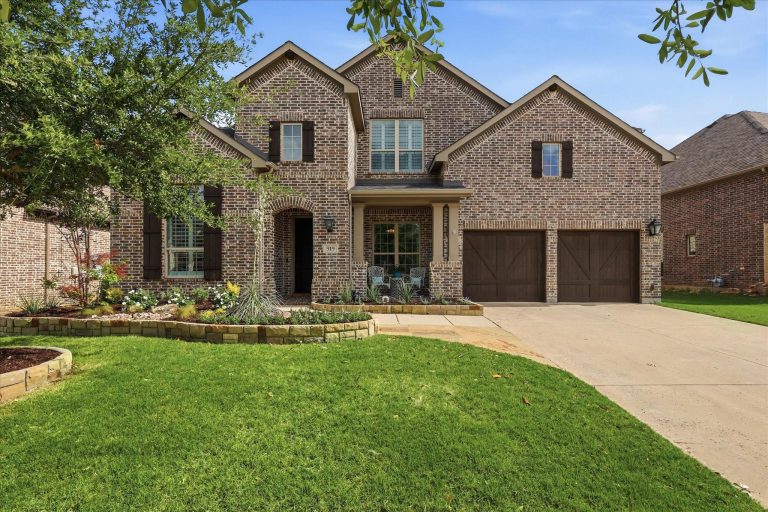 Property Photo of 919 Highpoint Way, Roanoke 76262 – Home for Sale in Roanoke