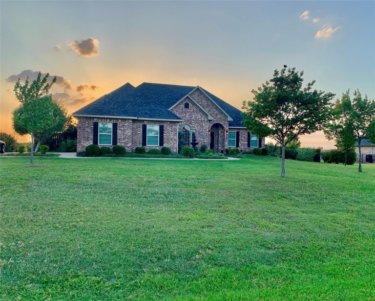 Property Photo of 1243 Chartres, Oak Ridge 75142 – Home for Sale in Oak Ridge