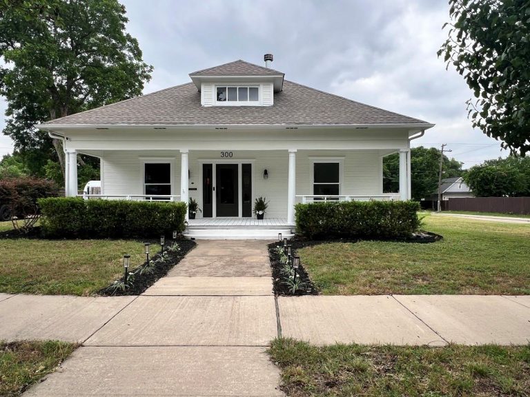 Property Photo of 300 E University Avenue, Waxahachie 75165 – Home for Sale in Waxahachie
