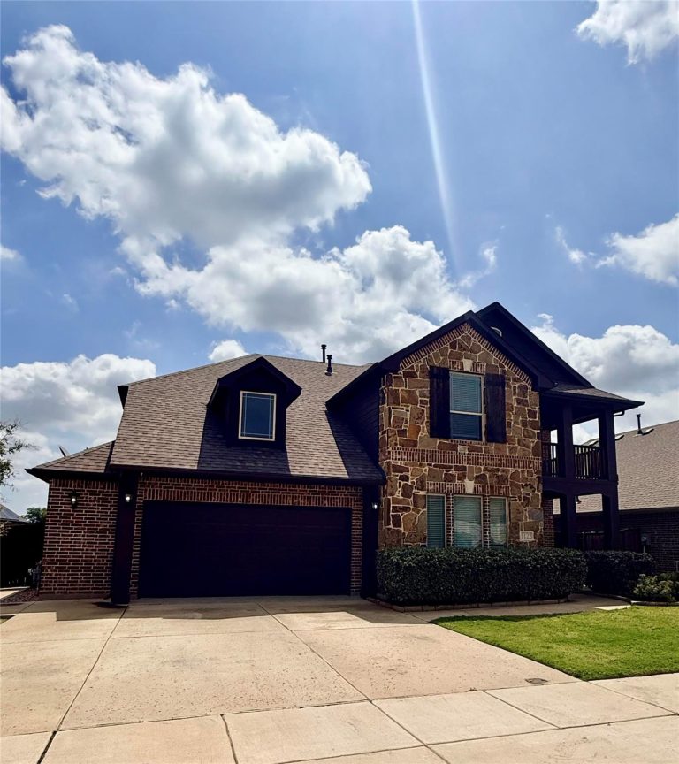Property Photo of 1122 Alderwood Drive, Justin 76247 – Home for Sale in Justin