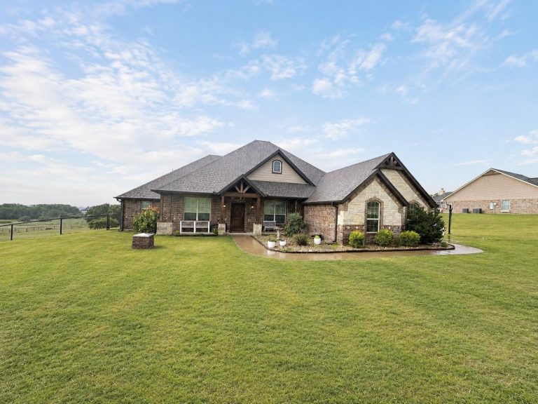 Property Photo of 115 Mike Thornton Court, Weatherford 76088 – Home for Sale in Weatherford