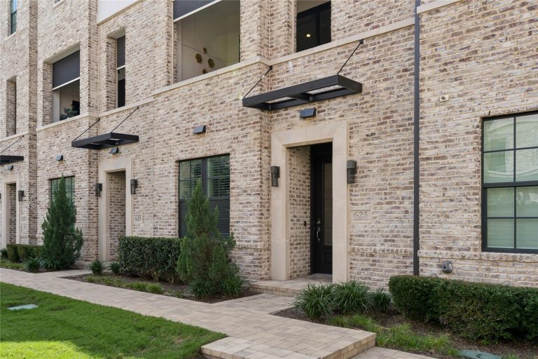 Property Photo of 625 Dalton Lane, Irving 75039 – Home for Sale in Irving
