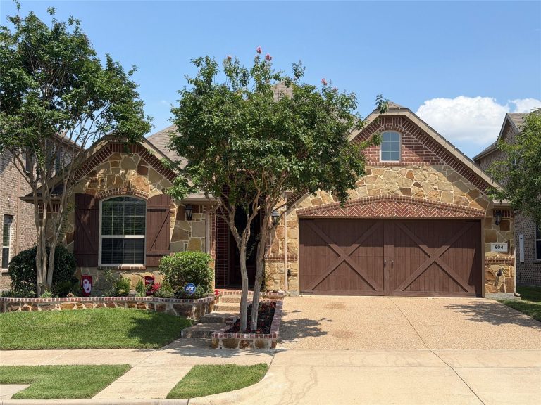 Property Photo of 604 Satinwood Lane, Euless 76039 – Home for Sale in Euless