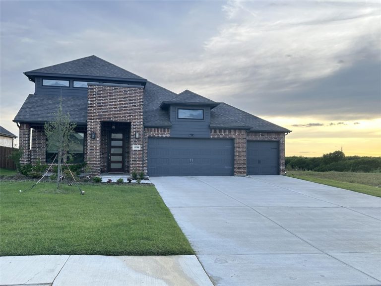 Property Photo of 10304 Stockyard Court, Venus 76084 – Home for Sale in Venus