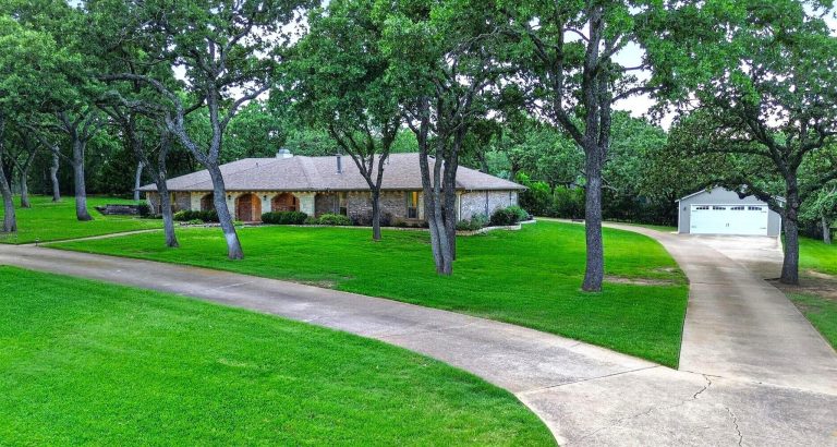 Property Photo of 6416 Meadowcrest Lane, Flower Mound 75022 – Home for Sale in Flower Mound