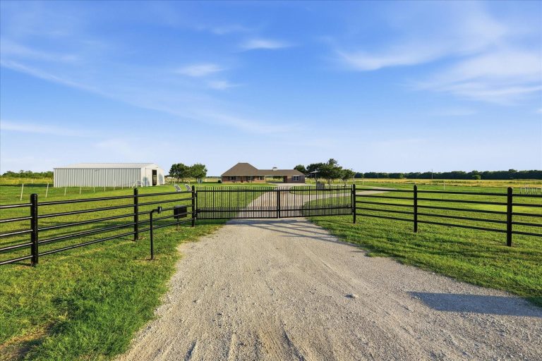 Property Photo of 2500 County Road 332, Era 76238 – Home for Sale in Era