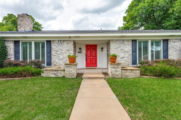Property Photo of 4128 Coral Circle, Benbrook 76126 – Home for Sale in Benbrook