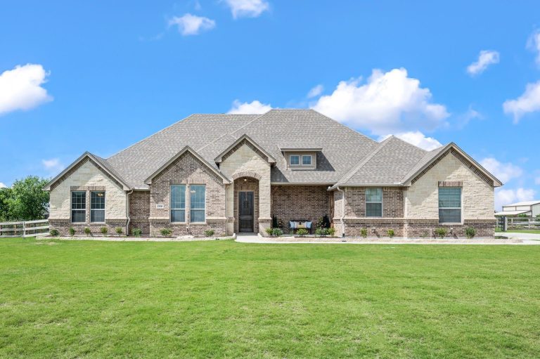 Property Photo of 13310 McAllen Lane, Justin 76247 – Home for Sale in Justin