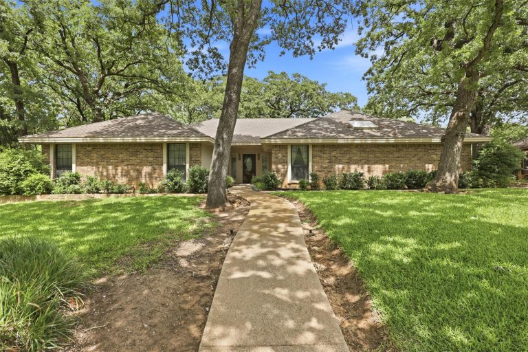 Property Photo of 5 Windy Knoll Court, Grapevine 76051 – Home for Sale in Grapevine