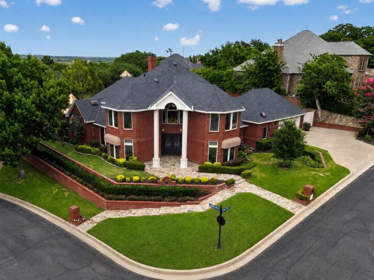 Property Photo of 5811 Scenic Bay Court, Arlington 76013 – Home for Sale in Arlington