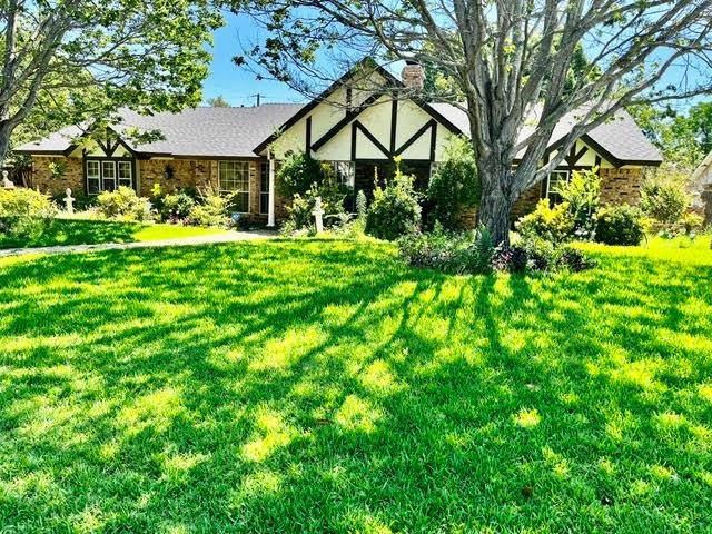 Property Photo of 3705 Briarhaven Lane, Colleyville 76034 – Home for Sale in Colleyville